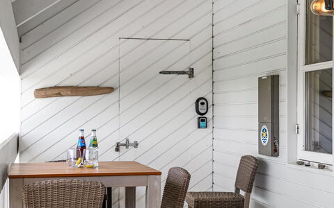 Jelke - 1Km from the Sea: Meubilair, Interieur Ontwerp, Flooring, Verdieping, Plafond, Kamer, Stoel, Tafel, Appartement, Keuken En Eettafel