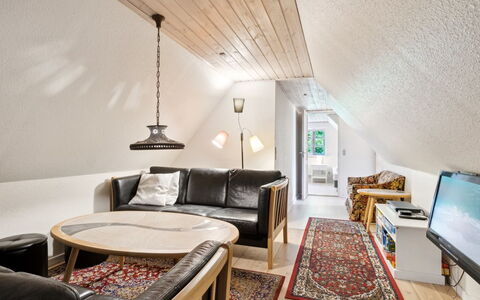 Ieva - 3.9Km from the Sea: Huis, Woongebied, Huis, Verblijf, Dak, Land Lot, Siding, Tuin, Landgoed, Gazon