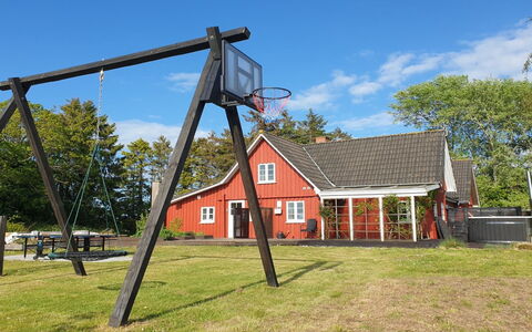 Ieva - 3.9Km from the Sea: Huis, Woongebied, Huis, Verblijf, Dak, Land Lot, Siding, Tuin, Landgoed, Gazon