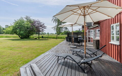 Ieva - 3.9Km from the Sea: Huis, Woongebied, Huis, Verblijf, Dak, Land Lot, Siding, Tuin, Landgoed, Gazon