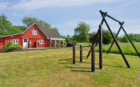 Ieva - 3.9Km from the Sea: Huis, Woongebied, Huis, Verblijf, Dak, Land Lot, Siding, Tuin, Landgoed, Gazon