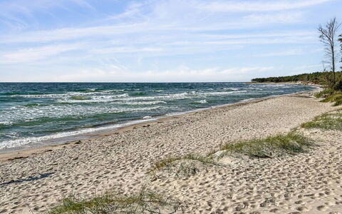 Awa - 800M from the Sea: Blauw, Zwemwater, Kust, Strand, Natuurlijke Omgeving, Kust En Oceanic Landvormen, Kust, Zee, Zomer