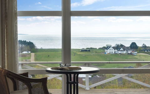 Gjuro - 800M from the Sea: Hout, Dak, Architectuur, Huis, Huis, Verblijf, Siding, Hardwood, Helling, Landgoed