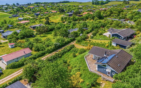 Gjuro - 800M from the Sea: Hout, Dak, Architectuur, Huis, Huis, Verblijf, Siding, Hardwood, Helling, Landgoed