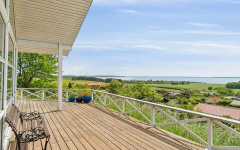Gjuro - 800M from the Sea: Hout, Dak, Architectuur, Huis, Huis, Verblijf, Siding, Hardwood, Helling, Landgoed