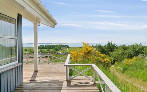 Gjuro - 800M from the Sea: Hout, Dak, Architectuur, Huis, Huis, Verblijf, Siding, Hardwood, Helling, Landgoed