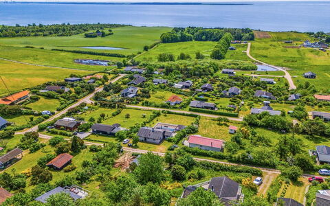 Gjuro - 800M from the Sea: Hout, Dak, Architectuur, Huis, Huis, Verblijf, Siding, Hardwood, Helling, Landgoed