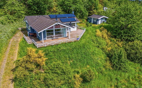 Gjuro - 800M from the Sea: Hout, Dak, Architectuur, Huis, Huis, Verblijf, Siding, Hardwood, Helling, Landgoed