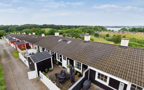 Isbiorn - 300M from the Sea: Gras, Grasland, Landschap, Ecoregio, Plain, Plantengemeenschap, Land Lot, Buitenmeubels, Prairie, Shrubland