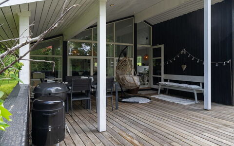 Caro - 900M from the Sea: Meubilair, Interieur Ontwerp, Flooring, Verdieping, Plafond, Kamer, Stoel, Tafel, Appartement, Keuken En Eettafel