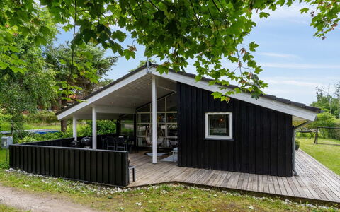 Caro - 900M from the Sea: Meubilair, Interieur Ontwerp, Flooring, Verdieping, Plafond, Kamer, Stoel, Tafel, Appartement, Keuken En Eettafel