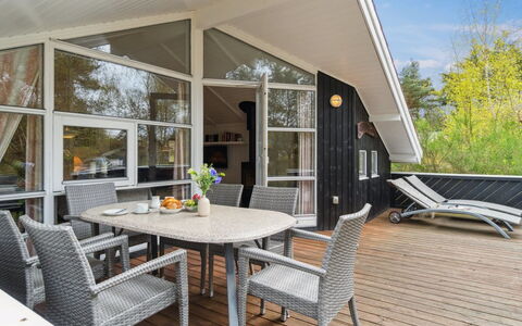 Gertruda - 220M from the Sea: Hout, Dak, Architectuur, Huis, Huis, Verblijf, Siding, Hardwood, Helling, Landgoed