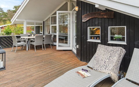 Gertruda - 220M from the Sea: Hout, Dak, Architectuur, Huis, Huis, Verblijf, Siding, Hardwood, Helling, Landgoed