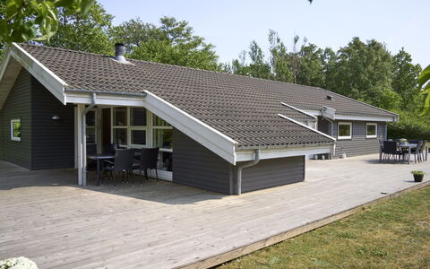 Rudolf - 400M from the Sea: Hout, Dak, Architectuur, Huis, Huis, Verblijf, Siding, Hardwood, Helling, Landgoed