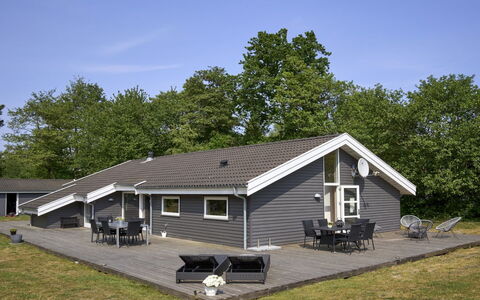 Rudolf - 400M from the Sea: Hout, Dak, Architectuur, Huis, Huis, Verblijf, Siding, Hardwood, Helling, Landgoed