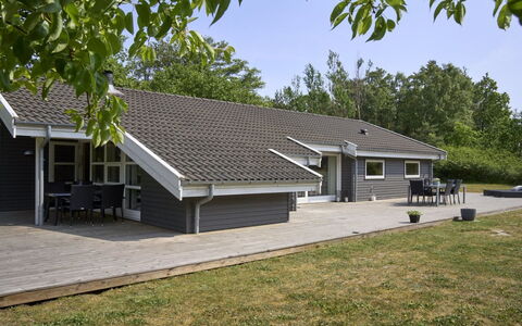Rudolf - 400M from the Sea: Hout, Dak, Architectuur, Huis, Huis, Verblijf, Siding, Hardwood, Helling, Landgoed