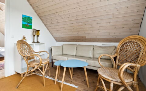 Hildulf - 1Km from the Sea: Hout, Dak, Architectuur, Huis, Huis, Verblijf, Siding, Hardwood, Helling, Landgoed