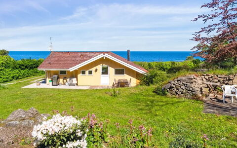 Henric - 75M from the Sea: Hout, Dak, Architectuur, Huis, Huis, Verblijf, Siding, Hardwood, Helling, Landgoed