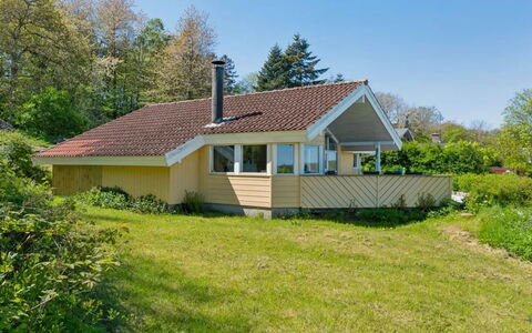 Henric - 75M from the Sea: Hout, Dak, Architectuur, Huis, Huis, Verblijf, Siding, Hardwood, Helling, Landgoed