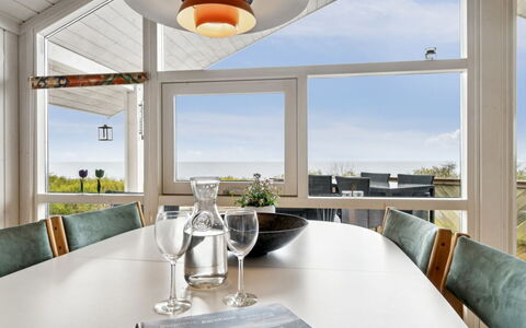 Henric - 75M from the Sea: Hout, Dak, Architectuur, Huis, Huis, Verblijf, Siding, Hardwood, Helling, Landgoed