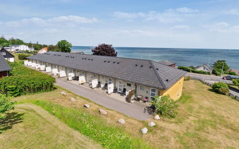 Feodora - 100M from the Sea: Bergachtig Landvormen, Berg, Heuvel, Bergketen, Heuvel Station, Menselijke Nederzetting, Stedelijk Ontwerp, Alpen, Vallei, Top