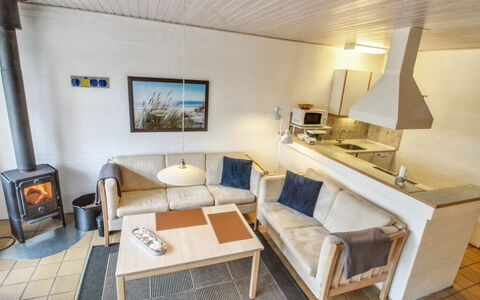 Rufina - 3.5Km from the Sea: Meubilair, Flooring, Hout, Verdieping, Interieur Ontwerp, Woonkamer, Bankstel, Kamer, Koffietafel