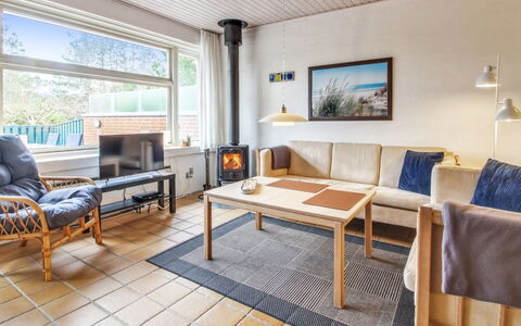 Rufina - 3.5Km from the Sea: Meubilair, Flooring, Interieur Ontwerp, Verdieping, Hout, Plafond, Bankstel, Woonkamer, Houten Vloer, Kamer
