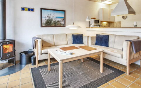 Rufina - 3.5Km from the Sea: Meubilair, Flooring, Interieur Ontwerp, Verdieping, Bankstel, Hout, Woonkamer, Kamer, Tafel, Huis