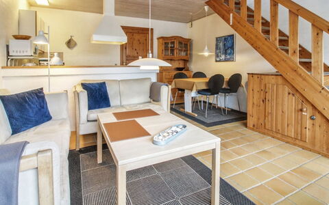 Rufina - 3.5Km from the Sea: Meubilair, Interieur Ontwerp, Flooring, Hout, Verdieping, Bankstel, Plafond, Kamer, Woonkamer, Houten Vloer