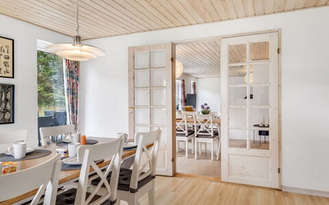 Marlise - 2.5Km from the Sea: Huis, Huis, Dak, Woongebied, Verblijf, Landgoed, Boerderij, Gazon, Landscaping, Siding