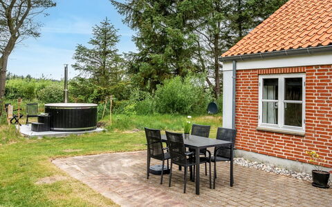 Marlise - 2.5Km from the Sea: Huis, Huis, Dak, Woongebied, Verblijf, Landgoed, Boerderij, Gazon, Landscaping, Siding