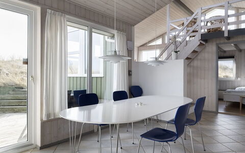 Merta - 150M from the Sea: Interieur Ontwerp, Flooring, Meubilair, Verdieping, Plafond, Keuken En Eettafel, Eetkamer, Stoel, Lichte Inrichting