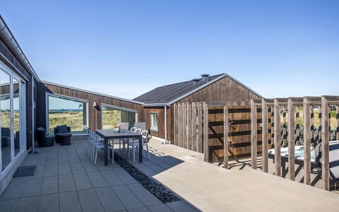 Carit - 450M from the Sea: Hout, Huis, Veranda, Dek, Hardwood, Dak, Beits, Houten Vloer, Eco Hotel