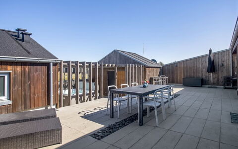 Carit - 450M from the Sea: Hout, Huis, Veranda, Dek, Hardwood, Dak, Beits, Houten Vloer, Eco Hotel