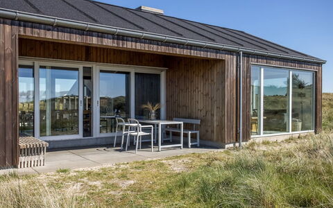 Carit - 450M from the Sea: Hout, Huis, Veranda, Dek, Hardwood, Dak, Beits, Houten Vloer, Eco Hotel