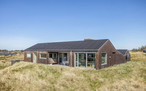 Carit - 450M from the Sea: Hout, Huis, Veranda, Dek, Hardwood, Dak, Beits, Houten Vloer, Eco Hotel