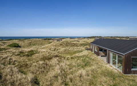 Carit - 450M from the Sea: Hout, Huis, Veranda, Dek, Hardwood, Dak, Beits, Houten Vloer, Eco Hotel