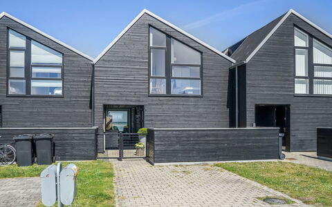 Eleanore - 25M from the Sea: Hout, Huis, Veranda, Dek, Hardwood, Dak, Beits, Houten Vloer, Eco Hotel