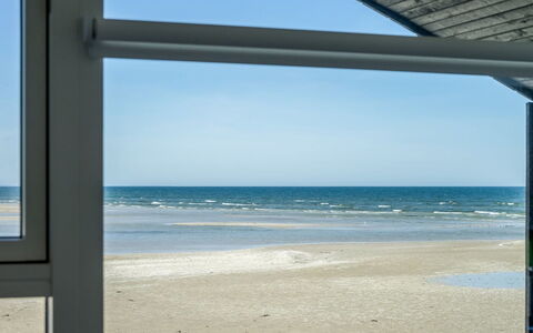 Eleanore - 25M from the Sea: Hout, Huis, Veranda, Dek, Hardwood, Dak, Beits, Houten Vloer, Eco Hotel