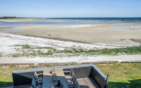 Eleanore - 25M from the Sea: Hout, Huis, Veranda, Dek, Hardwood, Dak, Beits, Houten Vloer, Eco Hotel