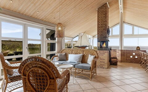 Aster - 150M from the Sea: Meubilair, Interieur Ontwerp, Hout, Plafond, Flooring, Verdieping, Stoel, Huis, Woonkamer, Bankstel