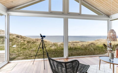 Aster - 150M from the Sea: Hout, Flooring, Plafond, Verdieping, Interieur Ontwerp, Huis, Houten Vloer, Veranda, Deur, Dek