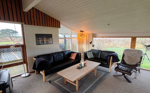 Hansen - 600M from the Sea: Interieur Ontwerp, Flooring, Meubilair, Verdieping, Hout, Plafond, Bankstel, Kamer, Woonkamer, Houten Vloer