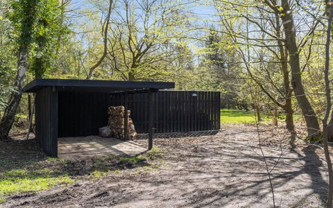 Karl - 4Km from the Sea: Meubilair, Interieur Ontwerp, Flooring, Verdieping, Plafond, Kamer, Stoel, Tafel, Appartement, Keuken En Eettafel