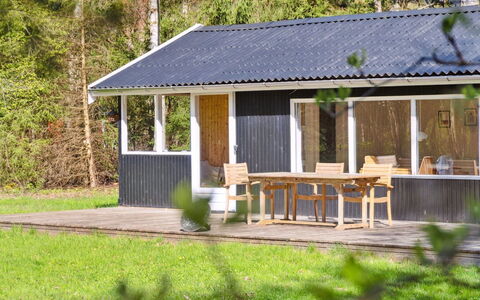 Karl - 4Km from the Sea: Meubilair, Interieur Ontwerp, Flooring, Verdieping, Plafond, Kamer, Stoel, Tafel, Appartement, Keuken En Eettafel