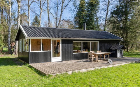 Karl - 4Km from the Sea: Meubilair, Interieur Ontwerp, Flooring, Verdieping, Plafond, Kamer, Stoel, Tafel, Appartement, Keuken En Eettafel