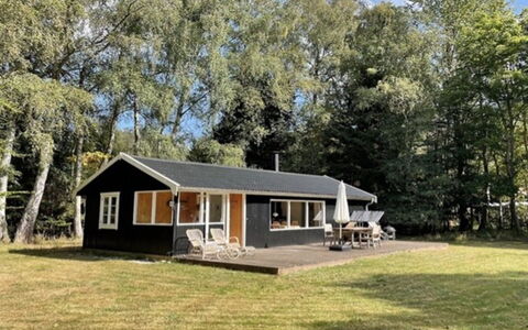 Karl - 4Km from the Sea: Meubilair, Interieur Ontwerp, Flooring, Verdieping, Plafond, Kamer, Stoel, Tafel, Appartement, Keuken En Eettafel