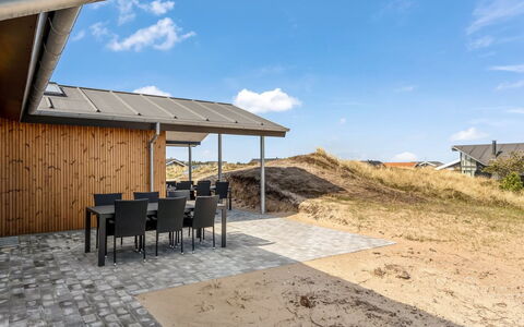Helga - 650M from the Sea: Bergachtig Landvormen, Berg, Heuvel, Bergketen, Heuvel Station, Menselijke Nederzetting, Stedelijk Ontwerp, Alpen, Vallei, Top