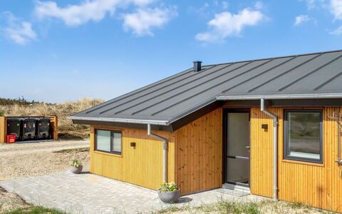 Helga - 650M from the Sea: Bergachtig Landvormen, Berg, Heuvel, Bergketen, Heuvel Station, Menselijke Nederzetting, Stedelijk Ontwerp, Alpen, Vallei, Top