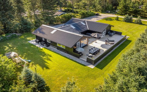 Ema - 1.9Km from the Sea: Hout, Dak, Architectuur, Huis, Huis, Verblijf, Siding, Hardwood, Helling, Landgoed